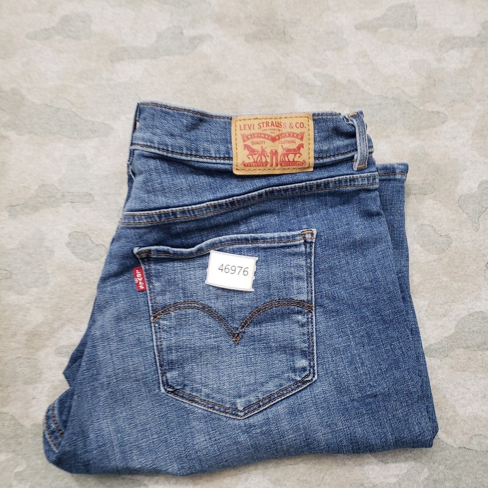 Levi's Shorts Womens 31 Blue Classic Bermuda Pockets Denim - Picture 11 of 11